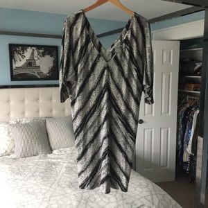 EUC DvF Diane Von Furstenberg Black White Clara 12